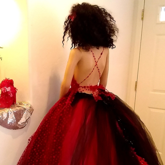 "MOZELLA" Red & Black Gothic Wedding Ballgown Set - Picture 5 of 7